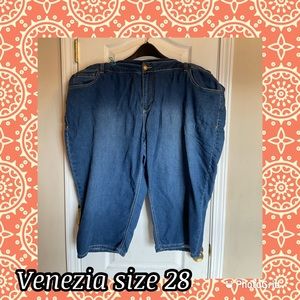 Venezia size 28 capri/crop denim pants